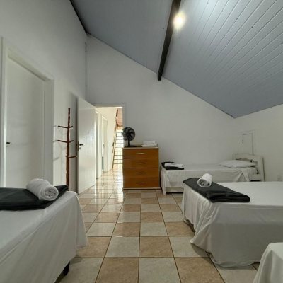 Casa Residencial com 502m², 6 quartos, 3 suítes, 4 garagens, no bairro Ingleses em Florianópolis