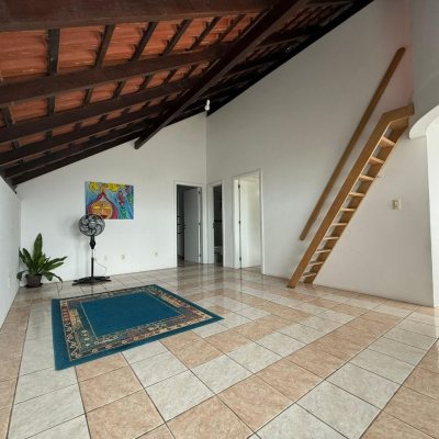 Casa Residencial com 502m², 6 quartos, 3 suítes, 4 garagens, no bairro Ingleses em Florianópolis