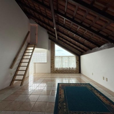 Casa Residencial com 502m², 6 quartos, 3 suítes, 4 garagens, no bairro Ingleses em Florianópolis