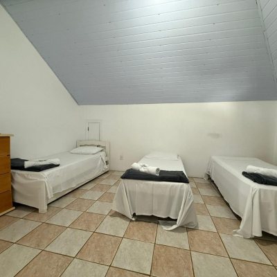 Casa Residencial com 502m², 6 quartos, 3 suítes, 4 garagens, no bairro Ingleses em Florianópolis