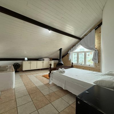 Casa Residencial com 502m², 6 quartos, 3 suítes, 4 garagens, no bairro Ingleses em Florianópolis