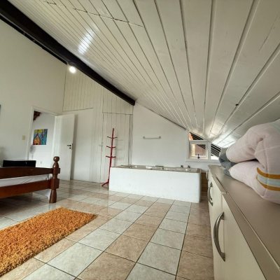 Casa Residencial com 502m², 6 quartos, 3 suítes, 4 garagens, no bairro Ingleses em Florianópolis