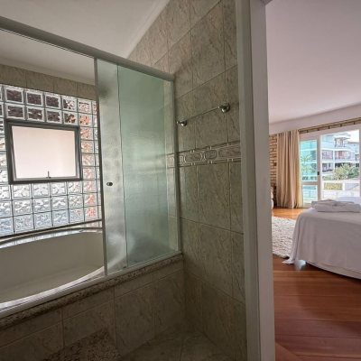 Casa Residencial com 502m², 6 quartos, 3 suítes, 4 garagens, no bairro Ingleses em Florianópolis