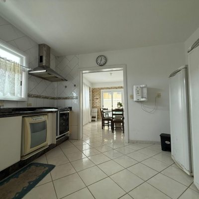 Casa Residencial com 502m², 6 quartos, 3 suítes, 4 garagens, no bairro Ingleses em Florianópolis