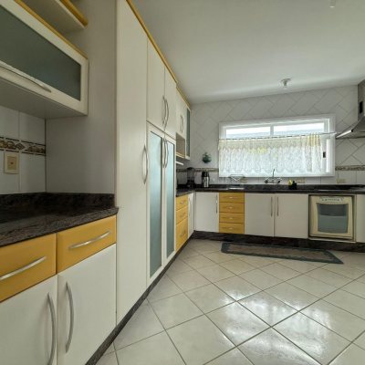 Casa Residencial com 502m², 6 quartos, 3 suítes, 4 garagens, no bairro Ingleses em Florianópolis