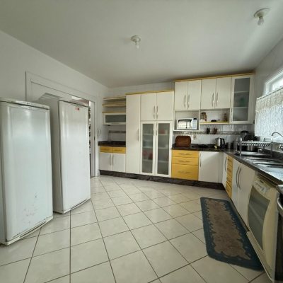 Casa Residencial com 502m², 6 quartos, 3 suítes, 4 garagens, no bairro Ingleses em Florianópolis