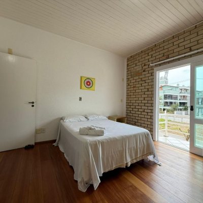 Casa Residencial com 502m², 6 quartos, 3 suítes, 4 garagens, no bairro Ingleses em Florianópolis