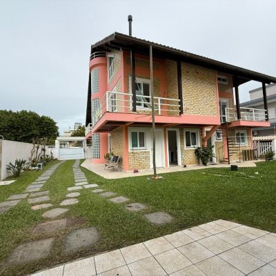 Casa Residencial com 502m², 6 quartos, 3 suítes, 4 garagens, no bairro Ingleses em Florianópolis