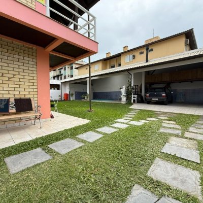 Casa Residencial com 502m², 6 quartos, 3 suítes, 4 garagens, no bairro Ingleses em Florianópolis