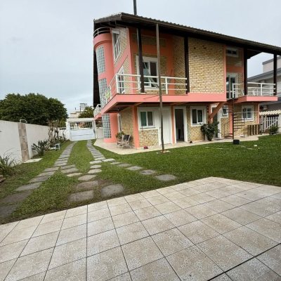Casa Residencial com 502m², 6 quartos, 3 suítes, 4 garagens, no bairro Ingleses em Florianópolis