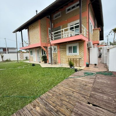 Casa Residencial com 502m², 6 quartos, 3 suítes, 4 garagens, no bairro Ingleses em Florianópolis