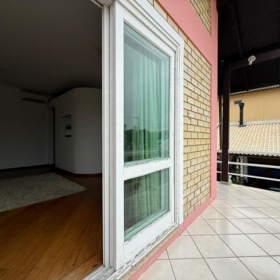 Casa Residencial com 502m², 6 quartos, 3 suítes, 4 garagens, no bairro Ingleses em Florianópolis