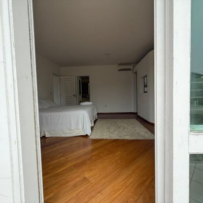 Casa Residencial com 502m², 6 quartos, 3 suítes, 4 garagens, no bairro Ingleses em Florianópolis
