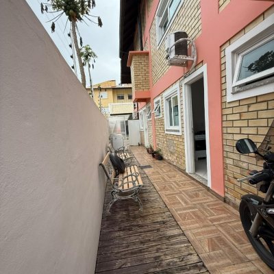 Casa Residencial com 502m², 6 quartos, 3 suítes, 4 garagens, no bairro Ingleses em Florianópolis