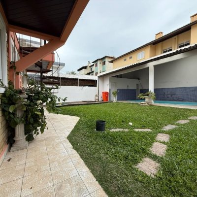 Casa Residencial com 502m², 6 quartos, 3 suítes, 4 garagens, no bairro Ingleses em Florianópolis