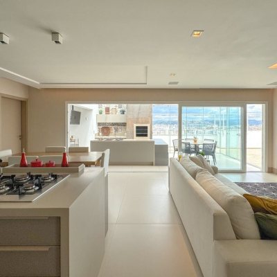 Cobertura com 175m², 3 quartos, 2 suítes, 2 garagens, no bairro Estreito em Florianópolis