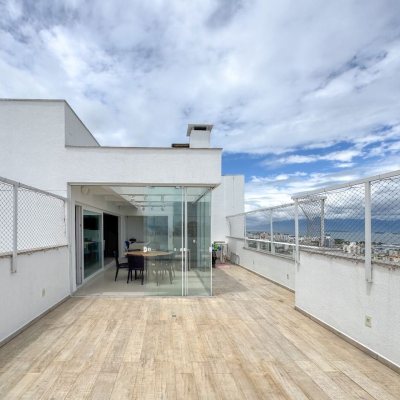 Cobertura com 175m², 3 quartos, 2 suítes, 2 garagens, no bairro Estreito em Florianópolis
