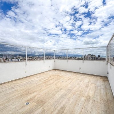 Cobertura com 175m², 3 quartos, 2 suítes, 2 garagens, no bairro Estreito em Florianópolis
