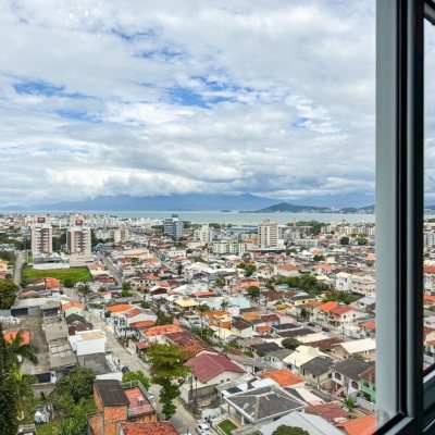 Cobertura com 175m², 3 quartos, 2 suítes, 2 garagens, no bairro Estreito em Florianópolis