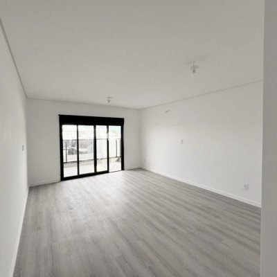 Casa Residencial com 131m², 3 quartos, 1 suíte, 2 garagens, no bairro Carianos em Florianópolis