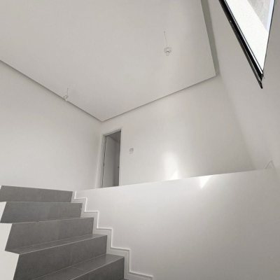 Casa Residencial com 131m², 3 quartos, 1 suíte, 2 garagens, no bairro Carianos em Florianópolis