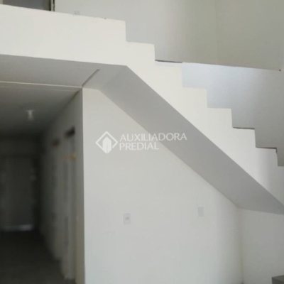 Casa Residencial com 131m², 3 quartos, 1 suíte, 2 garagens, no bairro Carianos em Florianópolis
