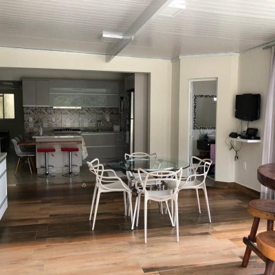 Cobertura com 197m², 4 quartos, 2 suítes, 2 garagens, no bairro Ingleses do Rio Vermelho em Florianópolis