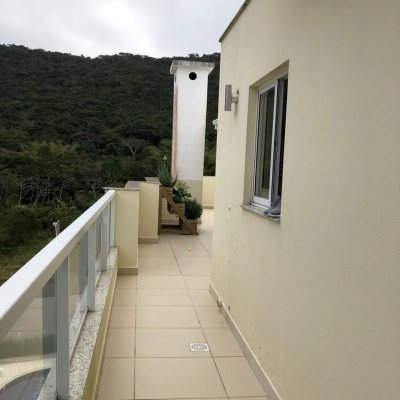 Cobertura com 197m², 4 quartos, 2 suítes, 2 garagens, no bairro Ingleses do Rio Vermelho em Florianópolis