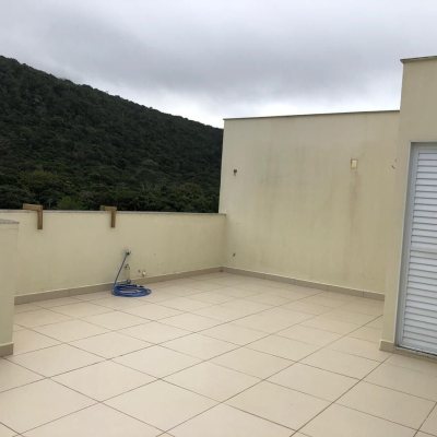 Cobertura com 197m², 4 quartos, 2 suítes, 2 garagens, no bairro Ingleses do Rio Vermelho em Florianópolis