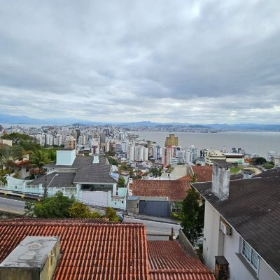 Casa Residencial com 269m², 4 quartos, 4 suítes, 4 garagens, no bairro Centro em Florianópolis