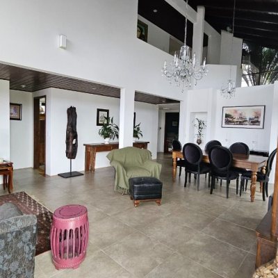 Casa Residencial com 269m², 4 quartos, 4 suítes, 4 garagens, no bairro Centro em Florianópolis