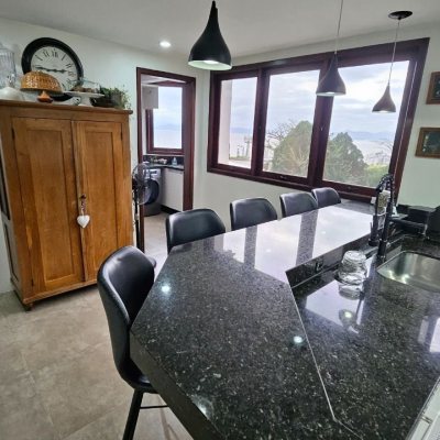 Casa Residencial com 269m², 4 quartos, 4 suítes, 4 garagens, no bairro Centro em Florianópolis