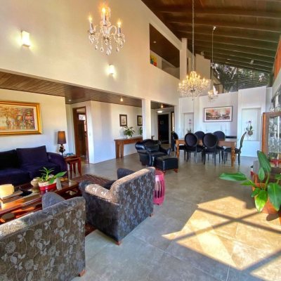 Casa Residencial com 269m², 4 quartos, 4 suítes, 4 garagens, no bairro Centro em Florianópolis