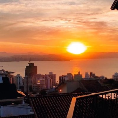 Casa Residencial com 269m², 4 quartos, 4 suítes, 4 garagens, no bairro Centro em Florianópolis