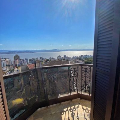 Casa Residencial com 269m², 4 quartos, 4 suítes, 4 garagens, no bairro Centro em Florianópolis