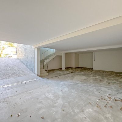 Casa Residencial com 225m², 3 quartos, 3 suítes, 4 garagens, no bairro Jurerê em Florianópolis