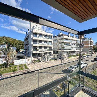Casa Residencial com 225m², 3 quartos, 3 suítes, 4 garagens, no bairro Jurerê em Florianópolis