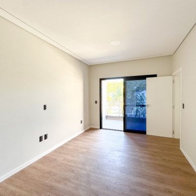 Casa Residencial com 225m², 3 quartos, 3 suítes, 4 garagens, no bairro Jurerê em Florianópolis