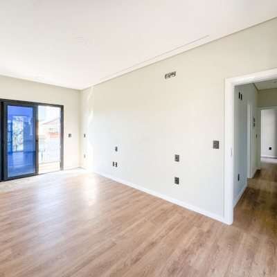 Casa Residencial com 225m², 3 quartos, 3 suítes, 4 garagens, no bairro Jurerê em Florianópolis