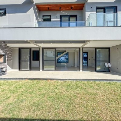 Casa Residencial com 225m², 3 quartos, 3 suítes, 4 garagens, no bairro Jurerê em Florianópolis