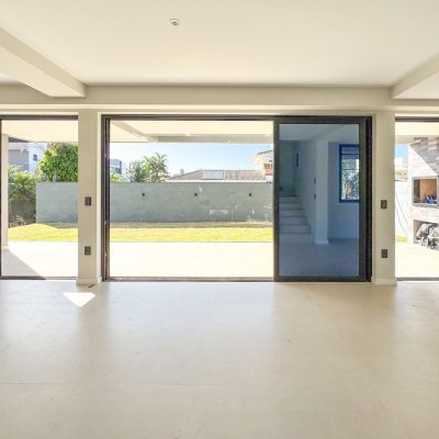 Casa Residencial com 225m², 3 quartos, 3 suítes, 4 garagens, no bairro Jurerê em Florianópolis