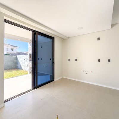 Casa Residencial com 225m², 3 quartos, 3 suítes, 4 garagens, no bairro Jurerê em Florianópolis