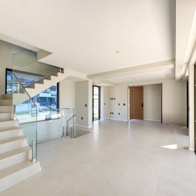 Casa Residencial com 225m², 3 quartos, 3 suítes, 4 garagens, no bairro Jurerê em Florianópolis