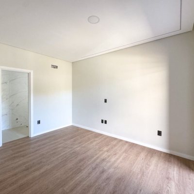 Casa Residencial com 225m², 3 quartos, 3 suítes, 4 garagens, no bairro Jurerê em Florianópolis