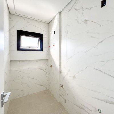 Casa Residencial com 225m², 3 quartos, 3 suítes, 4 garagens, no bairro Jurerê em Florianópolis