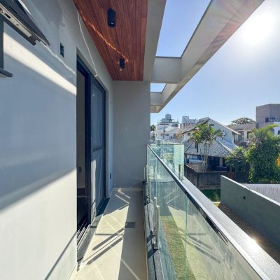 Casa Residencial com 225m², 3 quartos, 3 suítes, 4 garagens, no bairro Jurerê em Florianópolis