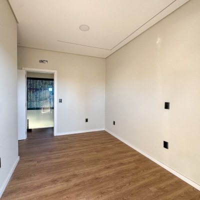 Casa Residencial com 225m², 3 quartos, 3 suítes, 4 garagens, no bairro Jurerê em Florianópolis