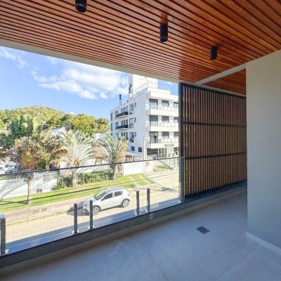 Casa Residencial com 225m², 3 quartos, 3 suítes, 4 garagens, no bairro Jurerê em Florianópolis