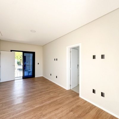 Casa Residencial com 225m², 3 quartos, 3 suítes, 4 garagens, no bairro Jurerê em Florianópolis