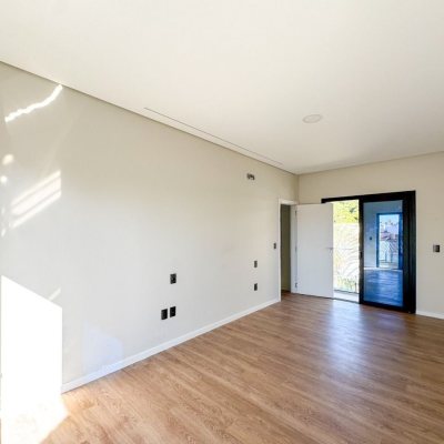 Casa Residencial com 225m², 3 quartos, 3 suítes, 4 garagens, no bairro Jurerê em Florianópolis